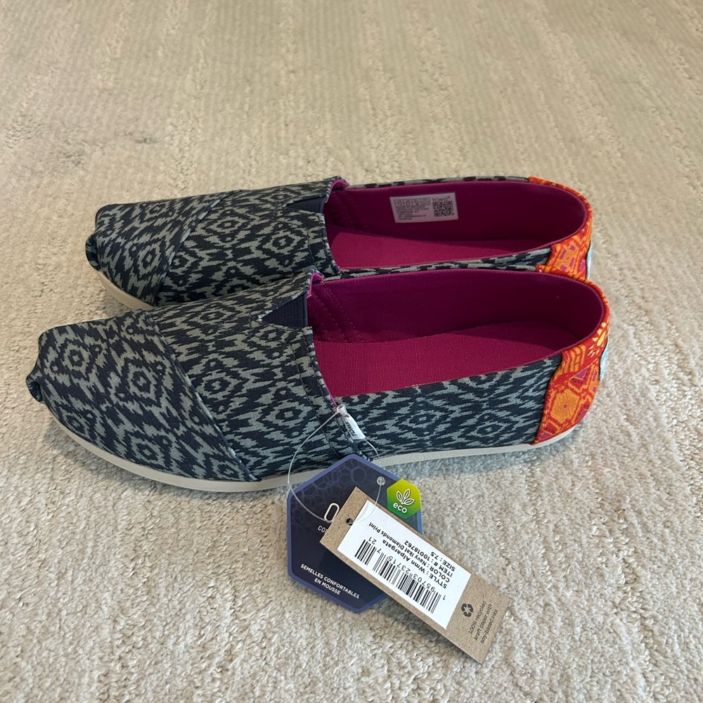 NWT Toms Alpargata Navy/Ikat Diamonds Print Women Shoes Size 7.5